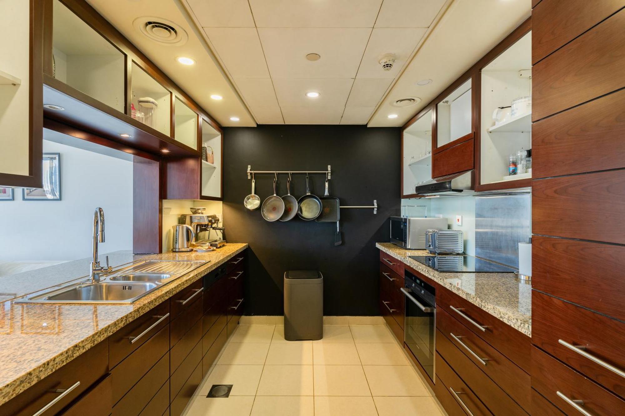 Chic 2Br Apartment, Prime Location Near Dubai Mall - Allsopp&Allsopp Exterior photo