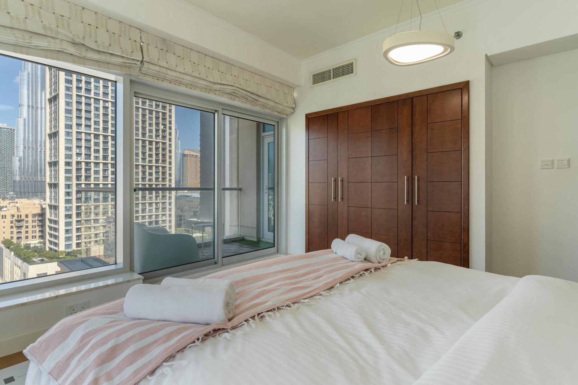 Chic 2Br Apartment, Prime Location Near Dubai Mall - Allsopp&Allsopp Exterior photo